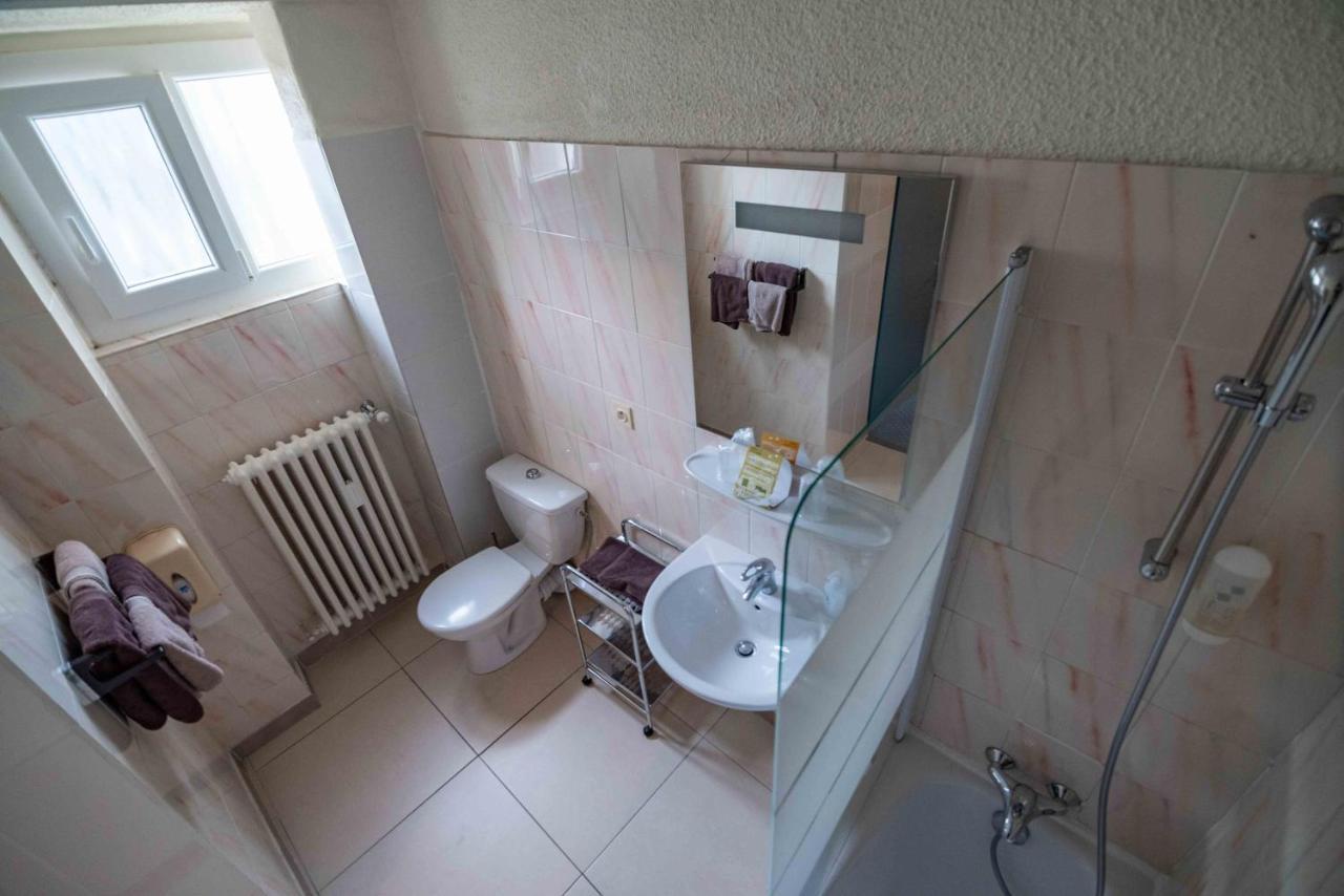 Hotel De La Poste Douvaine Kültér fotó