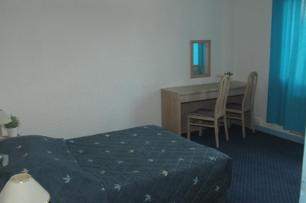 Hotel De La Poste Douvaine Szoba fotó